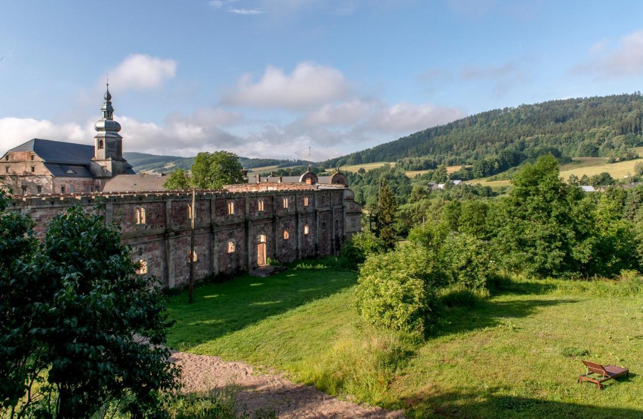 Zamek Sarny - Schloss Scharfeneck Klodzko Exterior photo