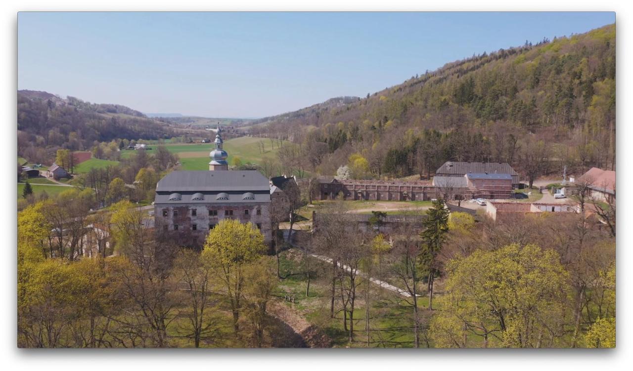 Zamek Sarny - Schloss Scharfeneck Klodzko Exterior photo